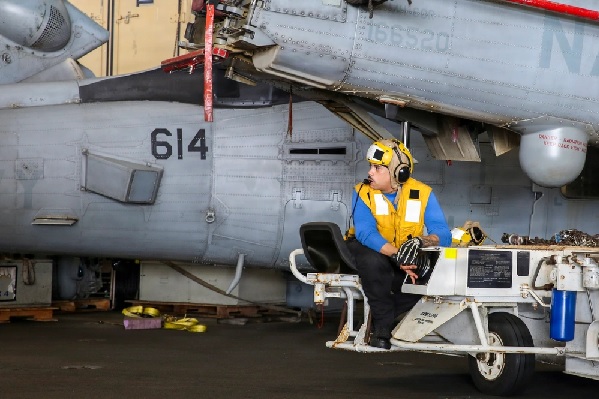 26 03 18 uss abraham lincoln epic fury 3 support our troops inc