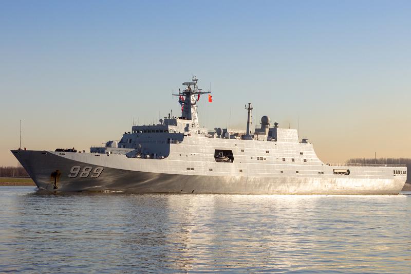 ROTTERDAM - JAN 30, 2015: Chinese People s Liberation Army Navy (PLAN) amphibious transport ship 989 Changbai Shan (NATO name: Yuzhao) leaving the Port of Rotterdam after the first visit ever of the Chinese Navy to The Netherlands